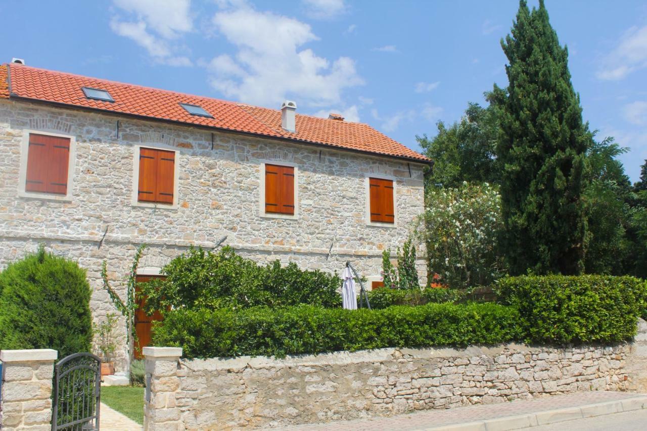 Old House Apartment Sveti Filip i Jakov Exterior photo
